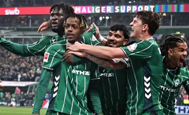 德甲冲刺阶段走向成谜,尤文图斯队长鼓劲,引发热议,细节决定成败(尤文图斯为什么叫皮埃姆黑白) 德甲冲刺阶段走向成谜,尤文图斯队长鼓劲,引发热议,细节决定成败(尤文图斯为什么叫皮埃姆黑白)